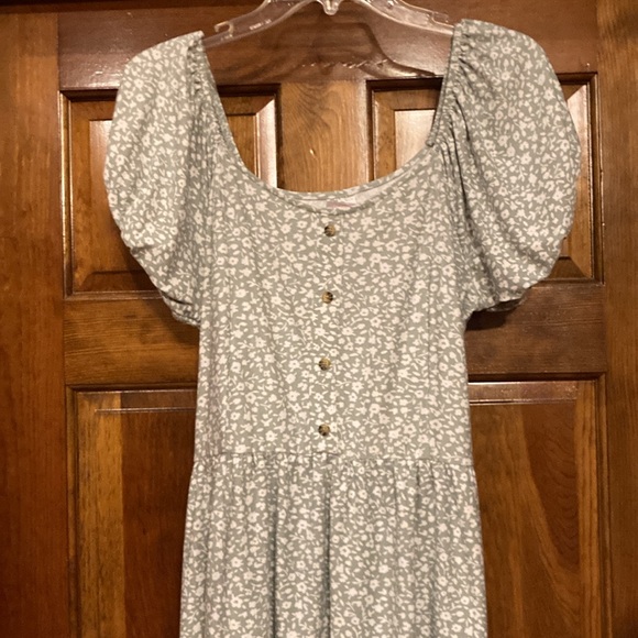 XXL Junior or XL Women’s No Boundaries Sage/White Floral Stretch High Low Dress - Picture 2 of 15